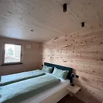 Seeglueck Rosenhof - Naturnah Wohnen Im Holz100-vollholzhaus Mit Whirlpool Und Garten