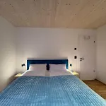 Seeglueck Rosenhof - Naturnah Wohnen Im Holz100-vollholzhaus Mit Whirlpool Und Garten