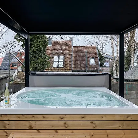 Seeglueck Rosenhof - Naturnah Wohnen Im Holz100-vollholzhaus Mit Whirlpool Und Garten * Kostnice