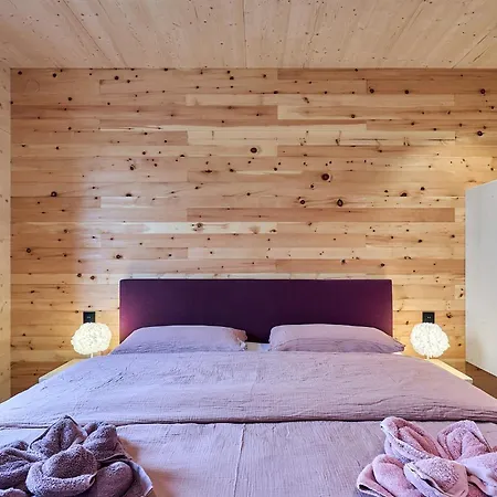 Seeglueck Rosenhof - Naturnah Wohnen Im Holz100-vollholzhaus Mit Whirlpool Und Garten Kostnice