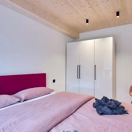 Seeglueck Rosenhof - Naturnah Wohnen Im Holz100-vollholzhaus Mit Whirlpool Und Garten Kostnice